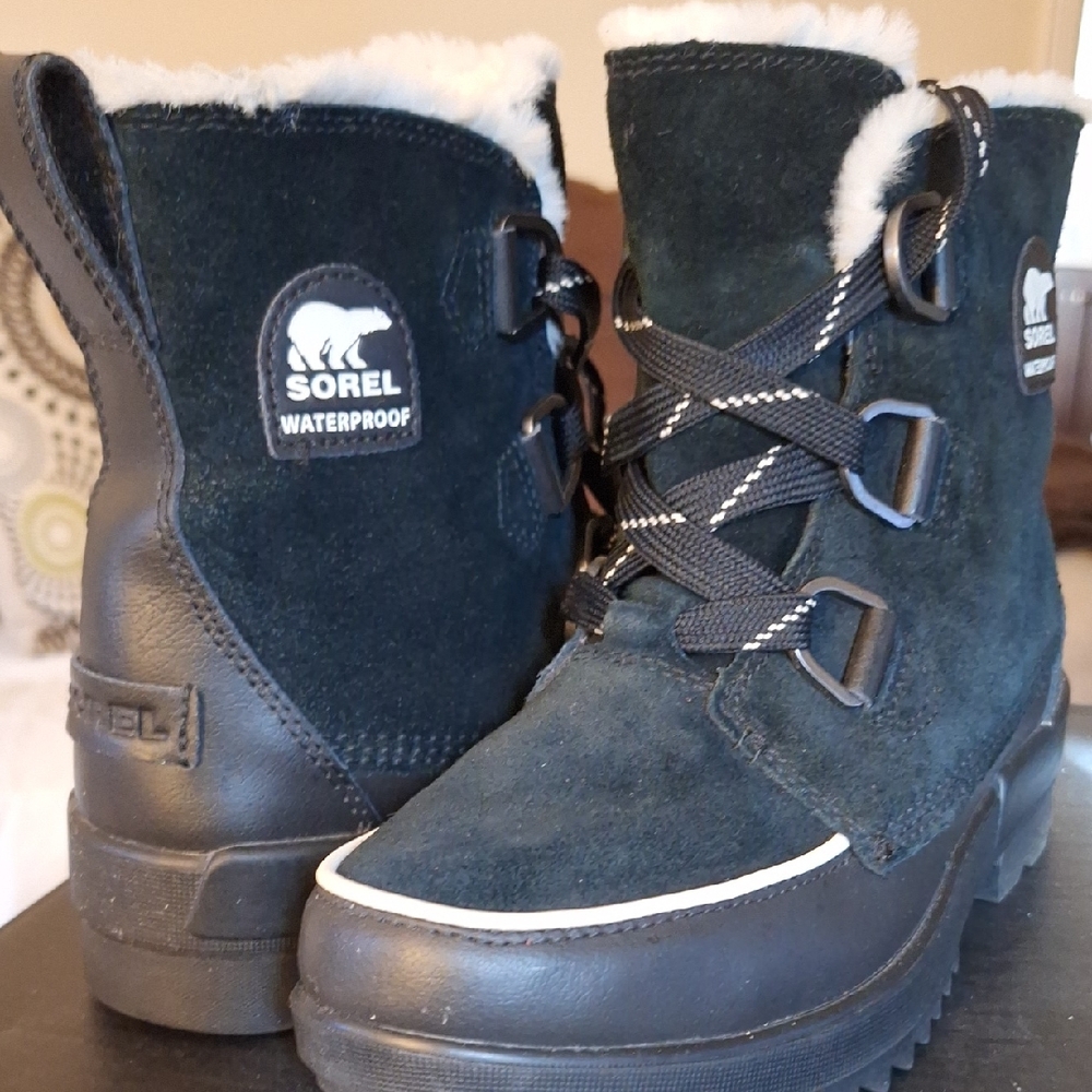 Sorel Black and White Ankle Boots
